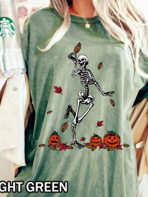 Vintage Happy Skeleton Dancing with Jack-o-Lanterns Halloween T-Shirt Happy Skeleton Dancing with Jack-o-Lanterns T-Shirt
