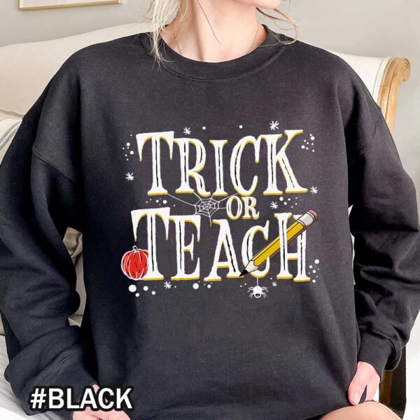 Halloween Teacher Shirt Trick or Teach Funny Teacher Shirt Sweatshirts Halloween Trick or Teach T-Shirt for Teachers
