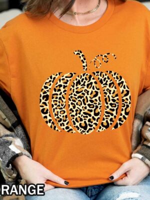 Leopard Pumpkin T-Shirt – Fall Fashion Leopard Pumpkin T-Shirt – Trendy Fall Fashion for Pumpkin Enthusiasts