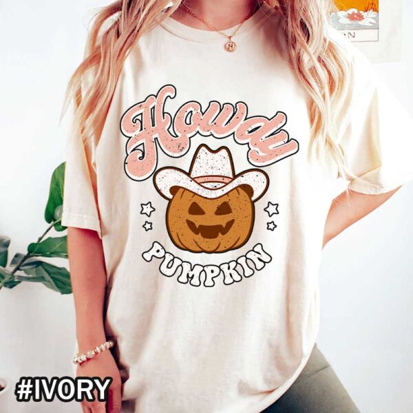 Retro Halloween Comfort Colors Howdy Pumpkin Western Ivory Shirt Halloween Howdy Pumpkin Comfort Colors T-Shirt
