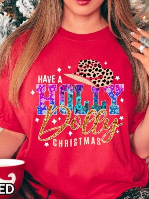 Christmas Have A Holly Dolly Christmas T-Shirt Christmas Have A Holly Dolly Christmas T-Shirt featuring a funny design of a country hat in leopard pattern