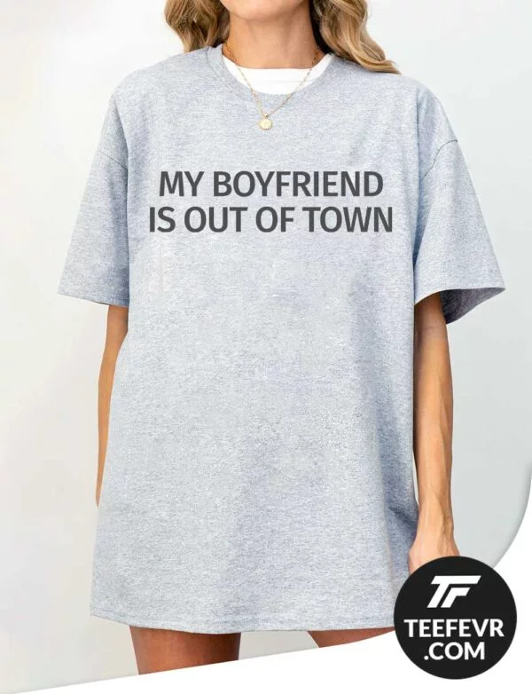 Drew Barrymore 'My Boyfriend Is Out Of Town' T-Shirt – Funny Unisex T-shirt